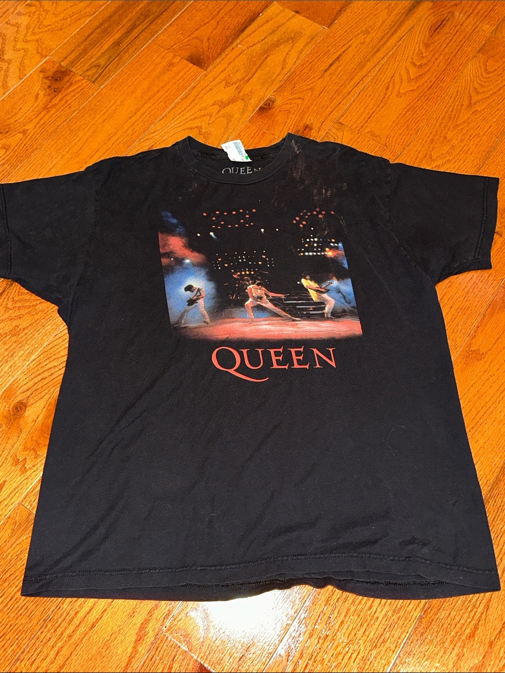 Queen Black Band Tee Men’s Size XL